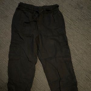 American eagle, black crop cargo pants